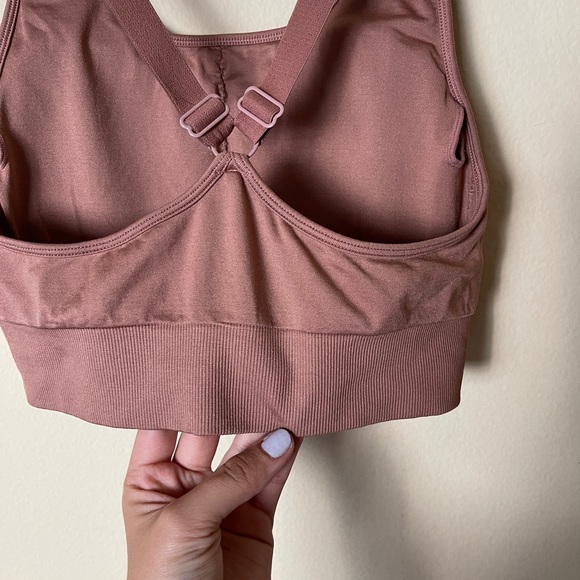 Fabletics- medium impact sports bra - Picture 8 of 8